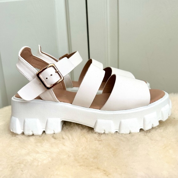 NEW Tru Comfort Foam Platform Chunky Buckle Sandals White Size 7.5 - Picture 3 of 11